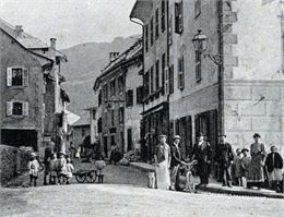 La rue des Arcades autrefois - Coll. Jean-Philippe Meyer