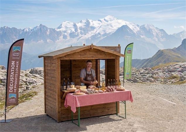 Stand de dégustation de produits locaux - OT Flaine -IA