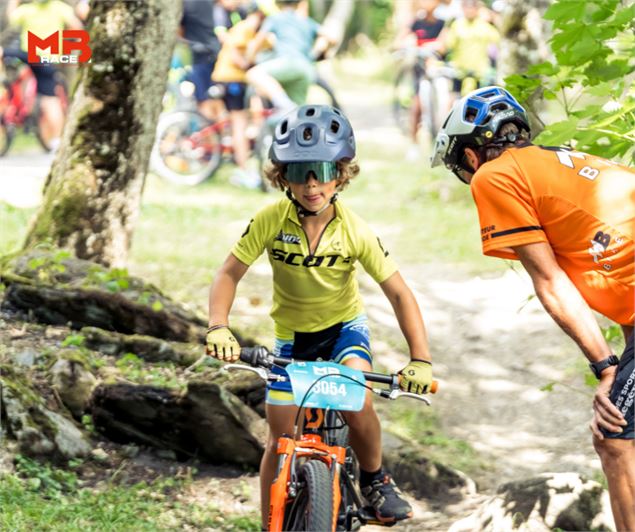 Enfant sur vtt - MB RACE