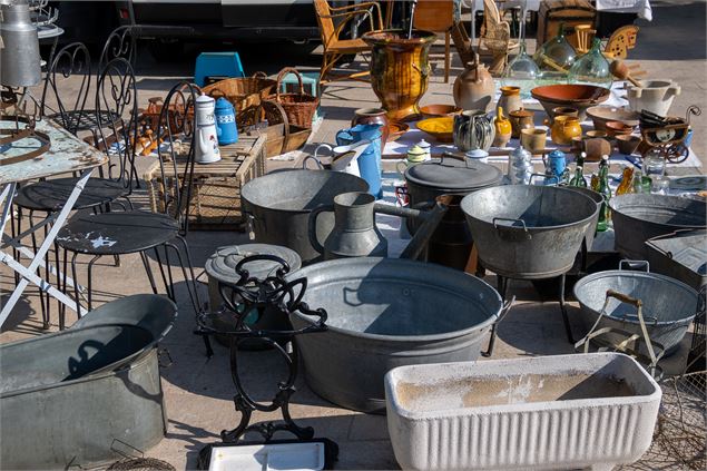Vide grenier - Adobe Stock