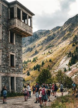 Le fort du Lavoir avec un groupe de visiteurs - B.Thomas - OTHMV