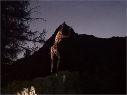 Sculpture d'Andy Parkin le long du parcours 2023 - DR / La Nuit des Ours