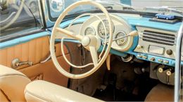intérieur d'une ancienne voiture - canva