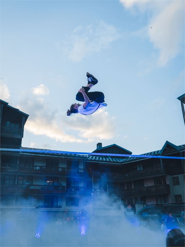 Outdoor Urban Festival - Show Slackline_Valfréjus - F.Lambert