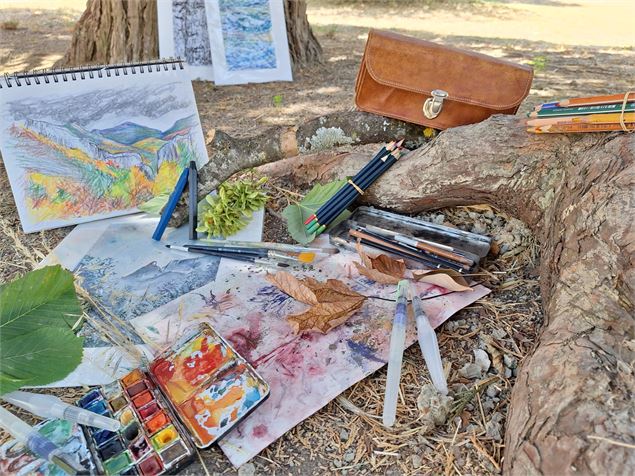 Atelier dessin en nature avec l'Artiste Christ'elle ficelle_Les Carroz-d'Arâches