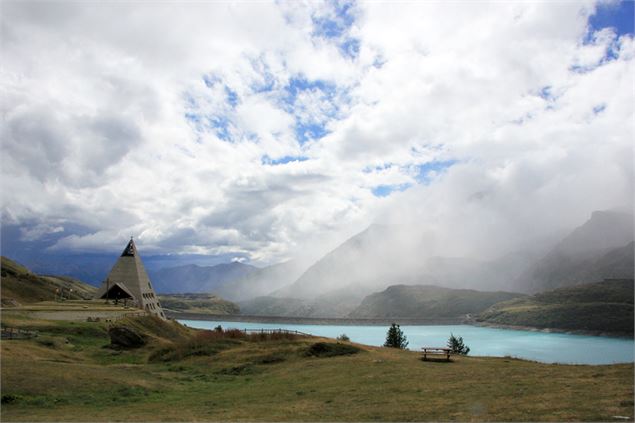La Pyramide et le fort de Variselle