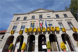 La façade de l'Hôtel de Ville - Office de tourisme