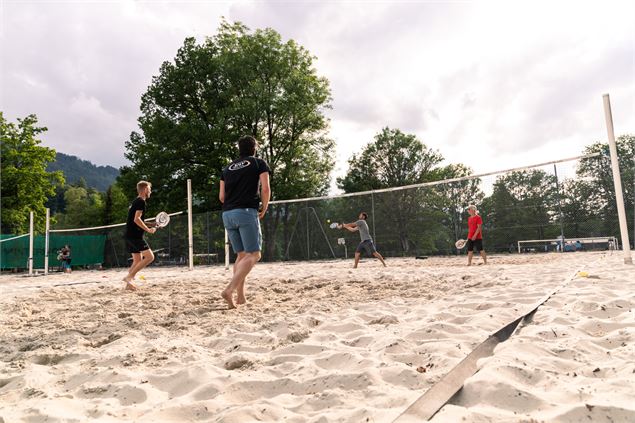 Beach tennis - Office de tourisme de Samoëns