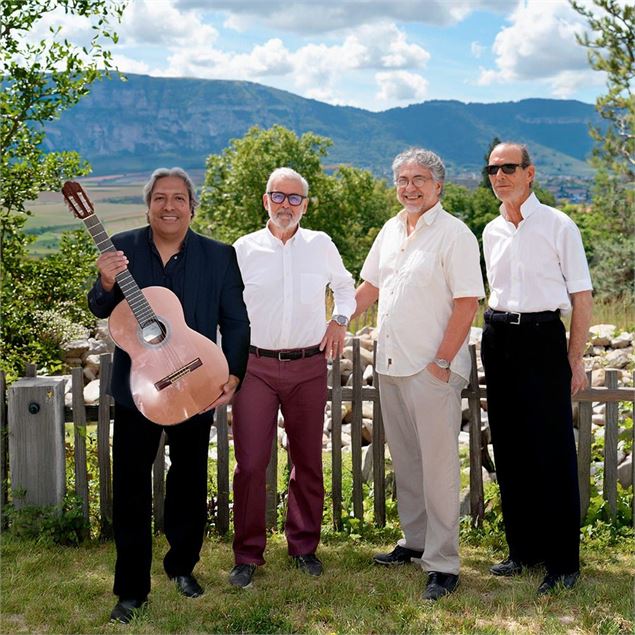 Ensemble Lafken avec Pancho Gonzalez, Christian Goza, José-Luis Musetti avec  le musicien péruvien O