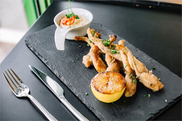 Soirée cuisses de grenouilles_Aime-la-Plagne - Image de stockking sur Magnific