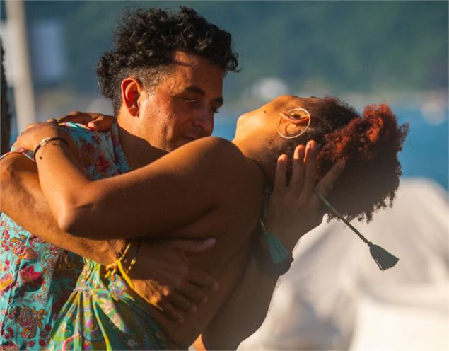 2 personnes dansant la salsa - Le_Cadre