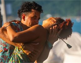 2 personnes dansant la salsa - Le_Cadre