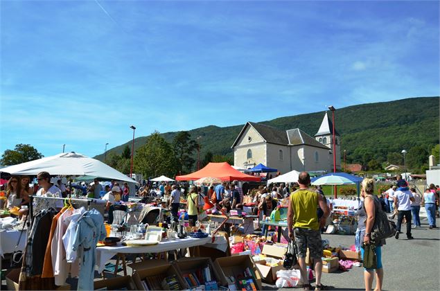 Brocante au village - Les Ours Savigny