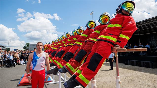 DEMONSTRATION DE L'EQUIPE DE GYMNASTIQUE DE LA BRIGADE DES SAPEURS-POMPIERS DE PARIS