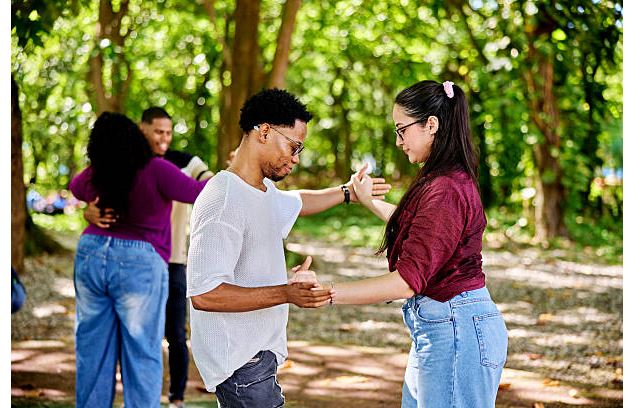 Initiation bachata_Valmeinier - Istock