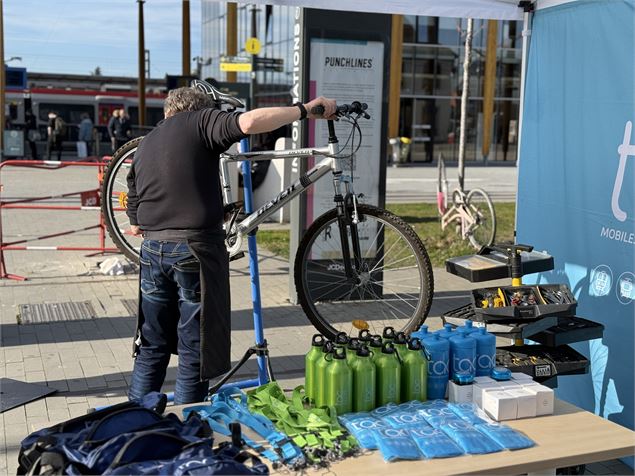Réparation vélo - Axelle Cantone