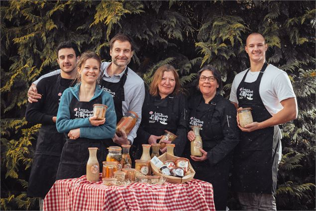 L'équipe des Délices d'Alpage, conserverie artisanale de Haute-Savoie. - Magalie Coquard