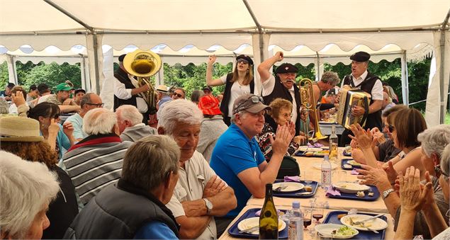 Très le Mont en Fête - Repas animé sous chapiteau - Hermones Animations