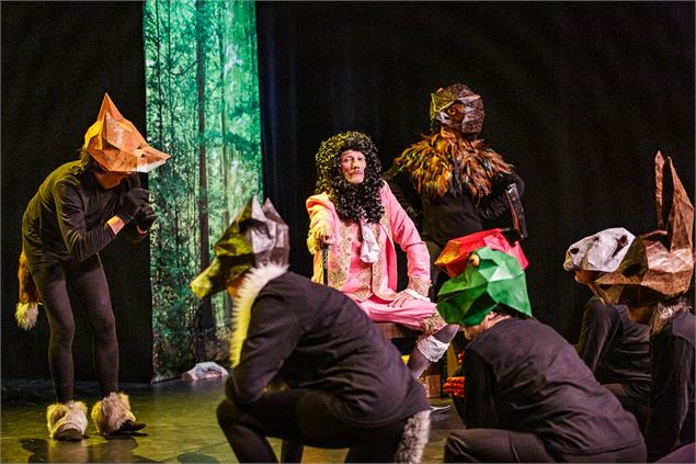 Théâtre: La fontaine au tribunal des animaux - foxcie