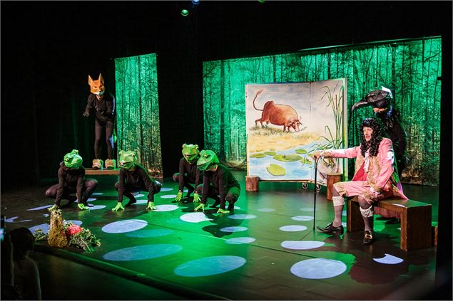 Théâtre: La fontaine au tribunal des animaux - foxcie