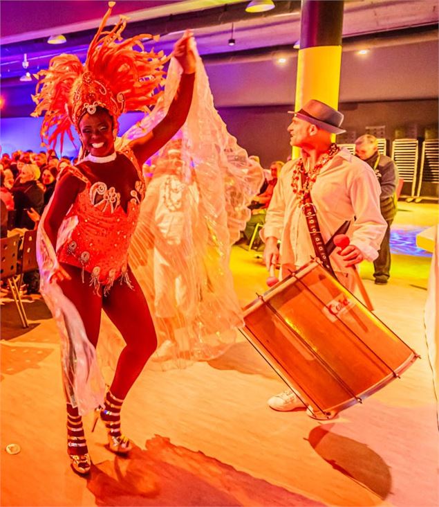 Photographie du Lancement de saison culturelle 2025 au Domaine des Saveurs - Les Planons. La troupe
