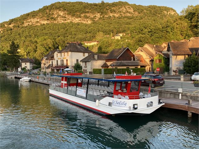 Bateau electro-solaire à Chanaz - bateaucanal