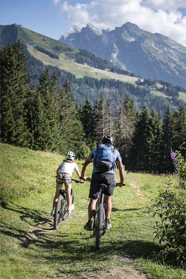 Sortie VTT éléctrique en famille_Saint-Jean-de-Sixt - Tilby Vattard