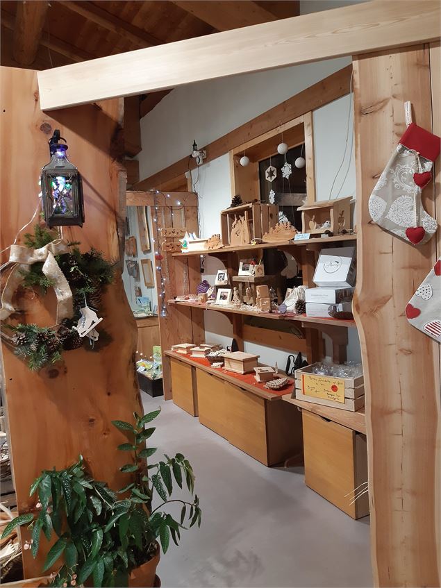 Guirlandes, boules et divers objets en bois - Le Bois s'amuse