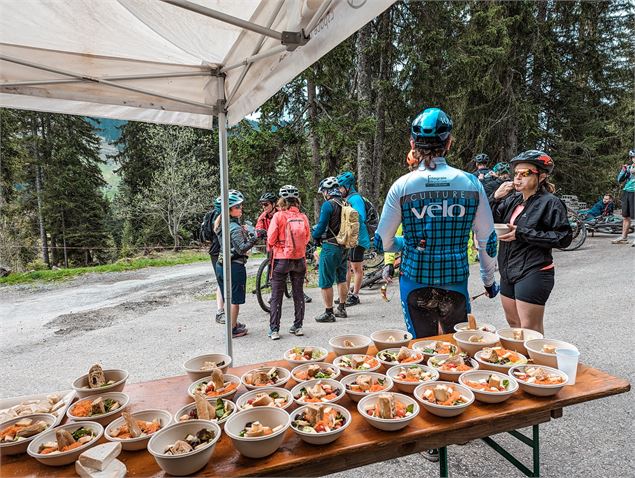 Rando VTT gourmande - OT Manigod / M.Sauvage