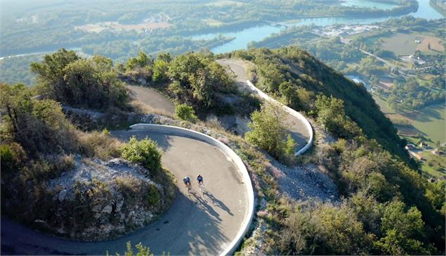 Les lacets du Grand Colombier - ©Office de Tourisme Bugey Sud Grand Colombier