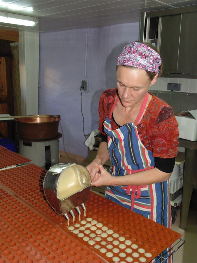 Les démonstrations de fabrication de confiseries à la Maison Neufcoeur - Haut-Bugey Tourisme