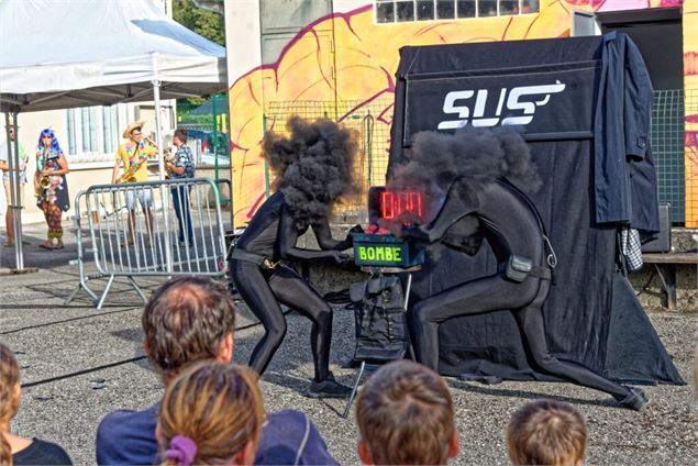 Spectacle aux berges - Spectacle Service Ultra Secret_Praz-sur-Arly