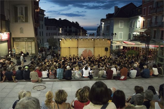 Concert Place Charles de Gaulle - Ville d'Evian