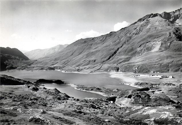 Le lac, l'hospice et les vieux barrages - EPM