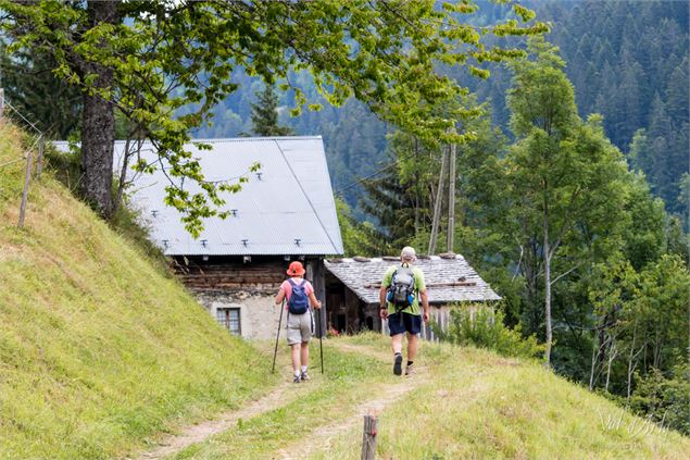 Arrivée à la ferme - Office de Tourisme du Val d'Arly