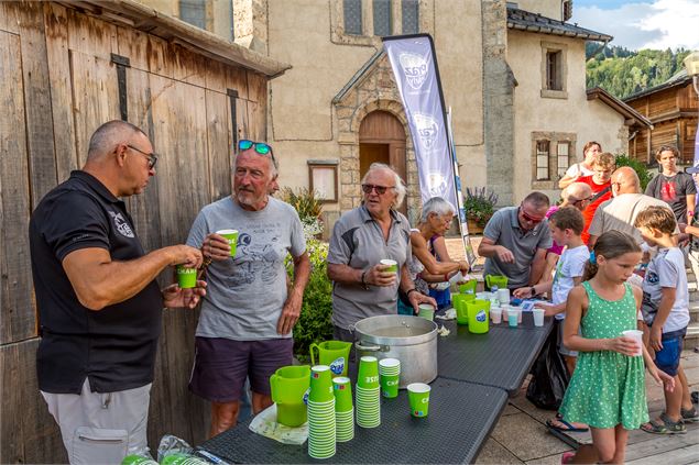 POT D ACCUEIL PRAZ SUR ARLY ETE - HERVE LEBOILT