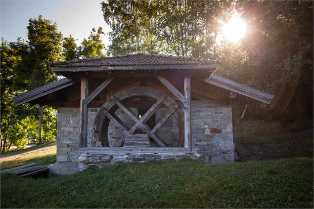 Longefoy : Le Moulin - A.Abondance