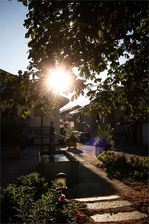 Longefoy : Bachal place du village - A.Abondance