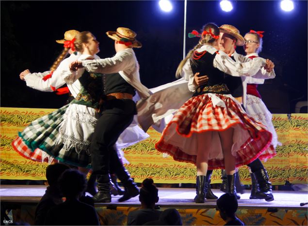 Festival des Cultures du Monde : danses traditionnelles et feu d'artifice - UACS