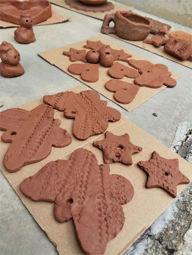 Atelier poterie - modelage de terre_Le_Grand_Filon_découverte