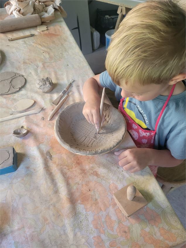 atelier poterie modelage terre au Grand Filon - animation attraction - maurienne belledonne savoie