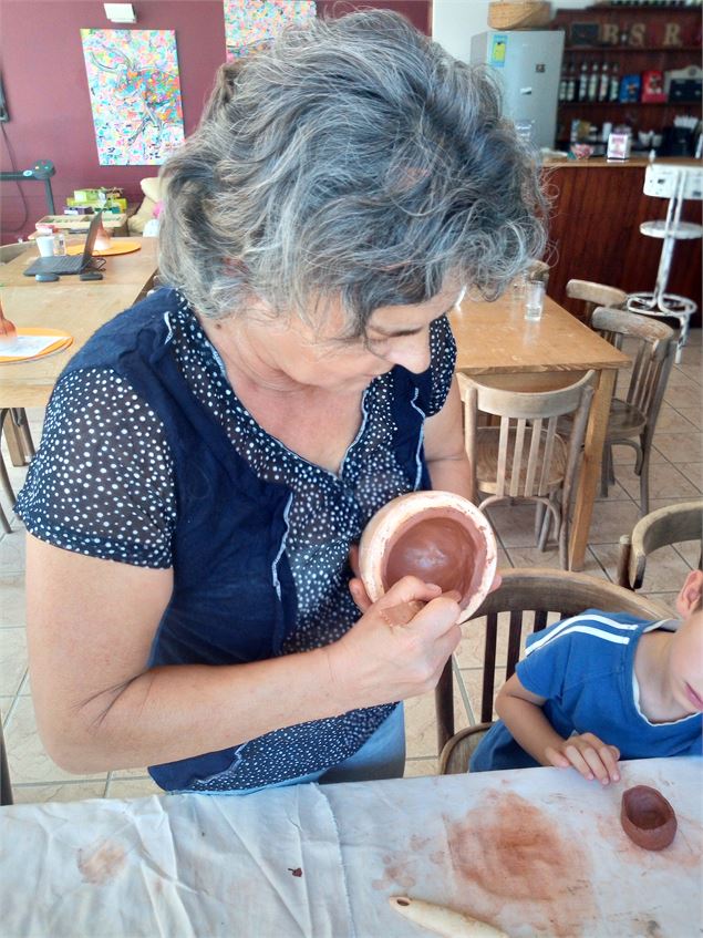 atelier poterie modelage terre au Grand Filon - animation attraction - maurienne belledonne savoie