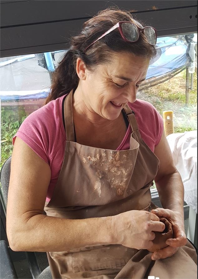 atelier poterie modelage terre au Grand Filon - animation attraction - maurienne belledonne savoie