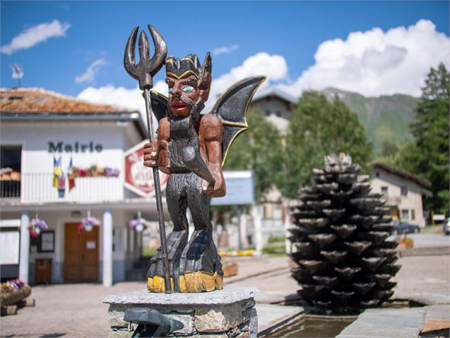 Le diable de Bessans, place de la Mairie - OTHMV