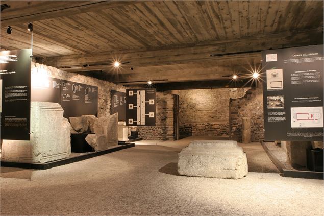 salle lapidaire - JM Aime-la-Plagne