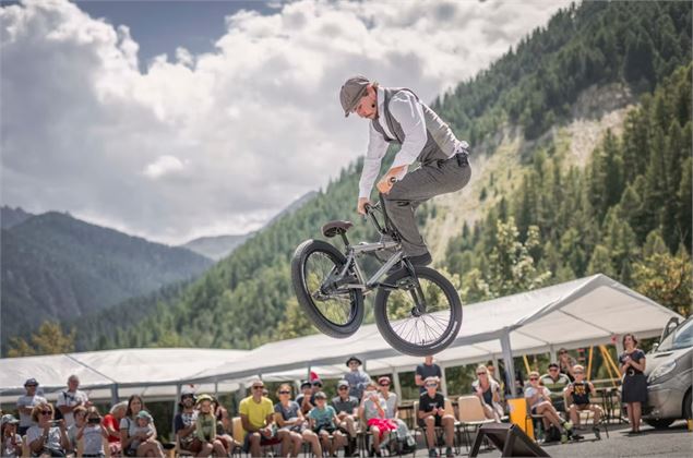 Le spectacle des Peaky Bikers_Les Carroz-d'Arâches