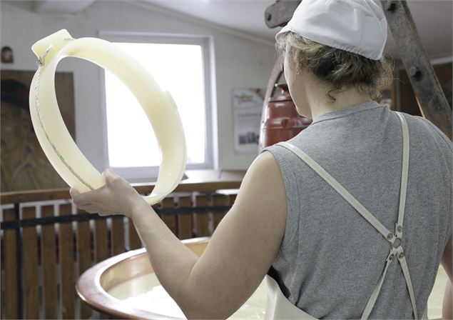 Fabrication fromage fruitière des Perrières - Corrine Marliere