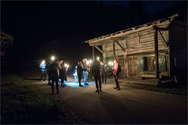 La descente à la lueur des flambeaux - Yvan Tisseyre / OT Vallée d'Aulps