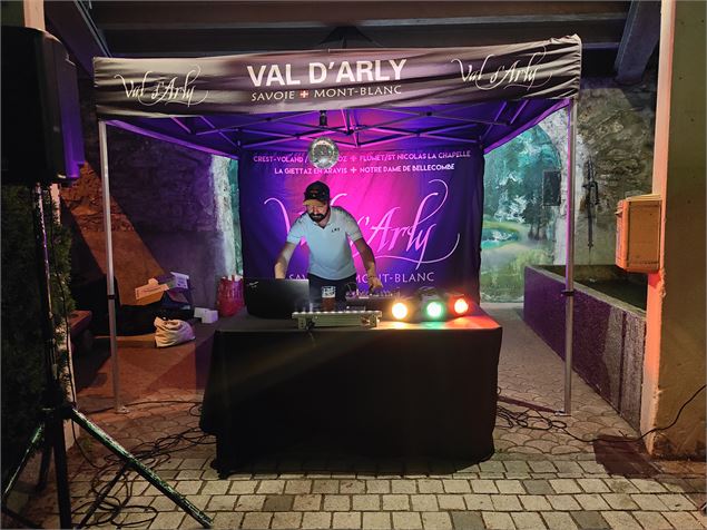 DJ Matth aux platines - OT Flumet/St Nicolas