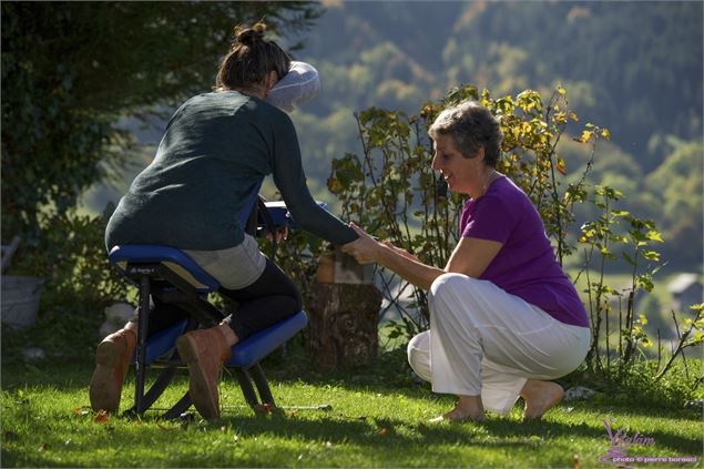 Massage assis bras - Pierre Borasci